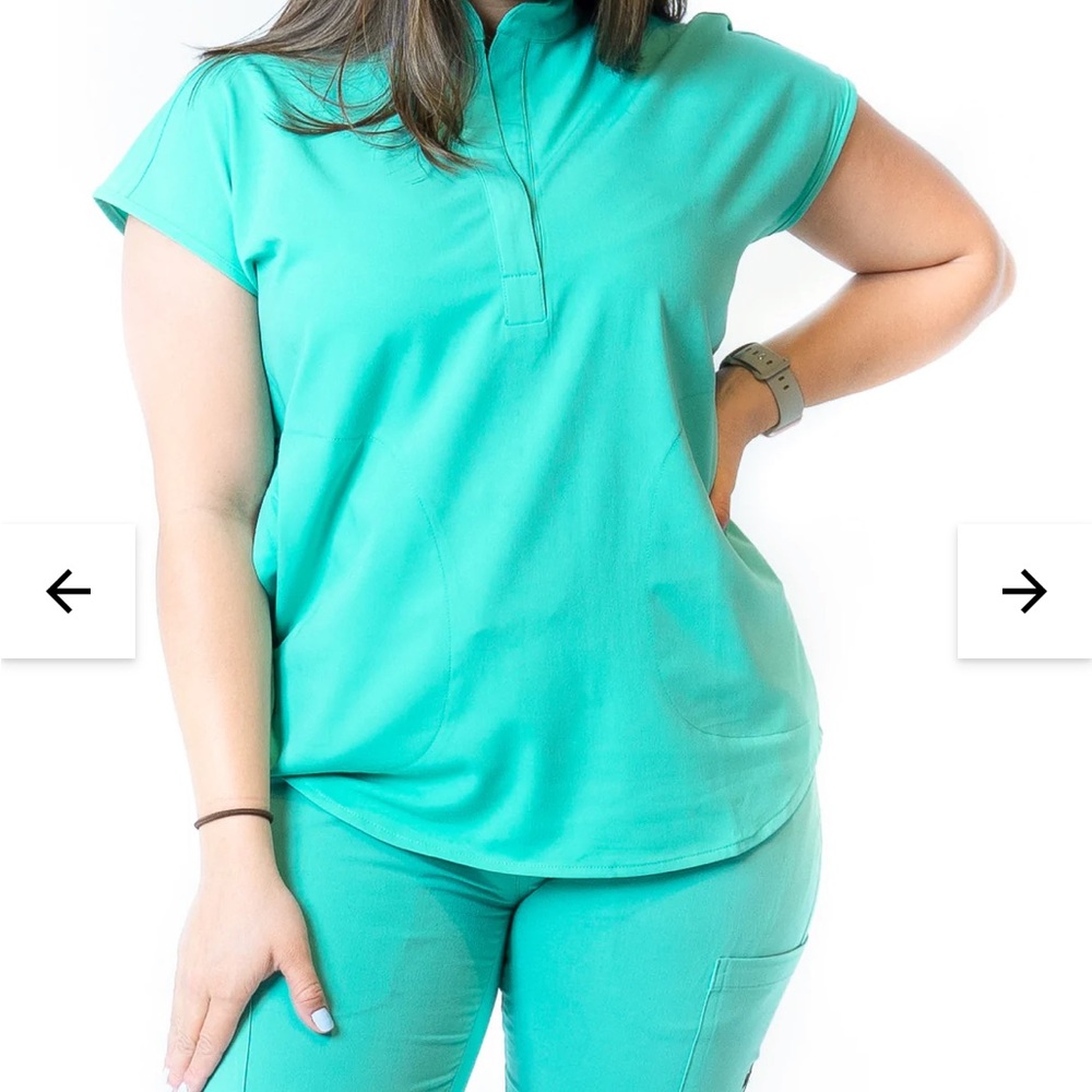 Mim scrubs bundle sizes regular and petite XL (can be sold separately) PLS READ